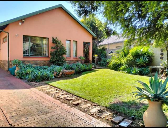 3 BEDROOM HOUSE FOR SALE IN SUIDERBERG